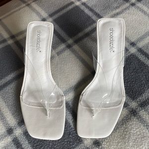 Size 8 Shoedazzle kitten heel sandals